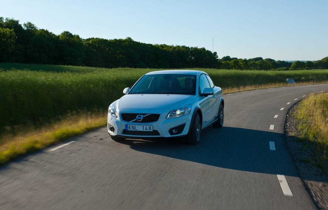 volvo-c30-white-front