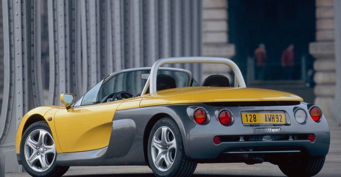 1ubIWXYtP3uX9UzQgH8o3w-03645cad44bf346d1e742617abf885d2-renault-sport-spider-back-1100