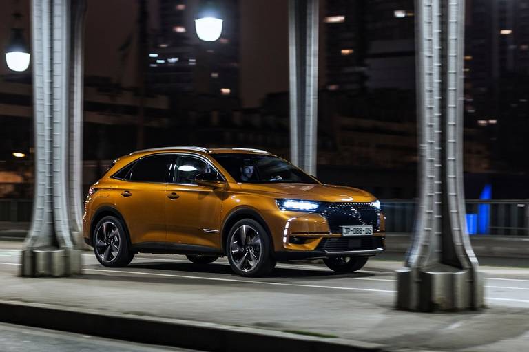 DS-7-Crossback-Front-Side