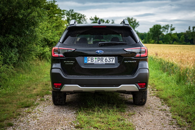 Subaru-Outback-2021-Rear