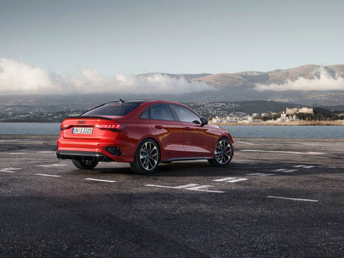 7JbOHZPC4sMJchAWdAJ3Xq-a95f4baddb0a0a993b8fc33d4d2a773d-Audi_S3_Backview-1100