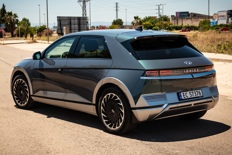 Hyundai-Ioniq-5-Side-Rear