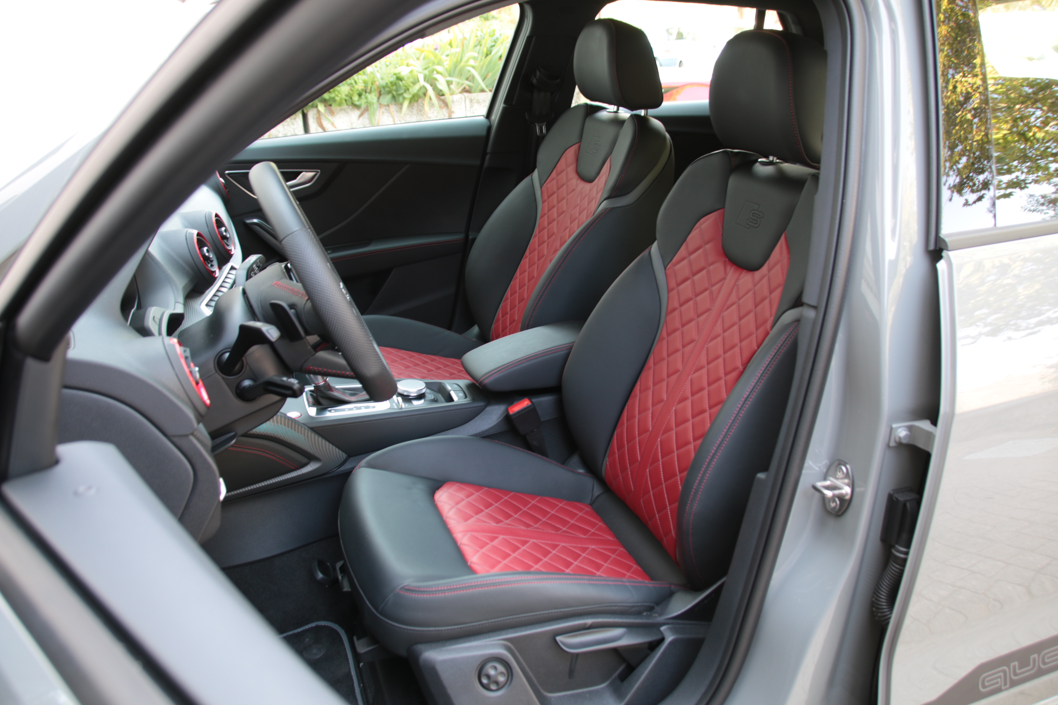 audi-sq2-seats