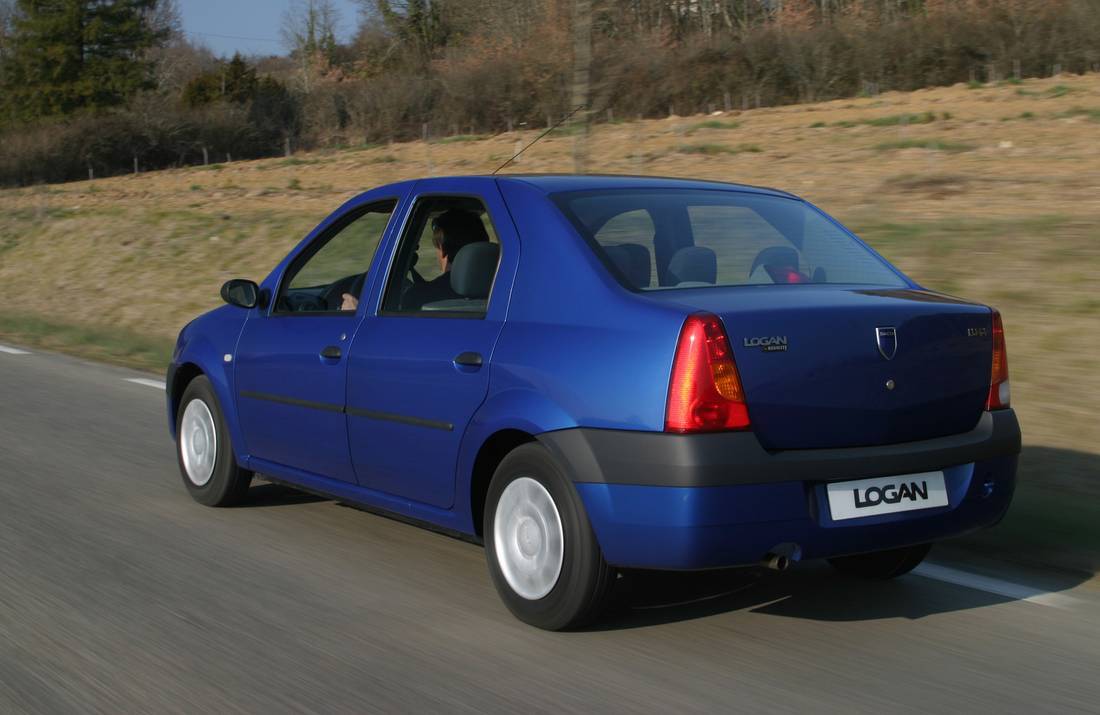 2nT9lPHVZgfZ9a3ghbBrsZ-025a6673d8c06dcff7b50bb33dd2defc-renault-logan-back-1100