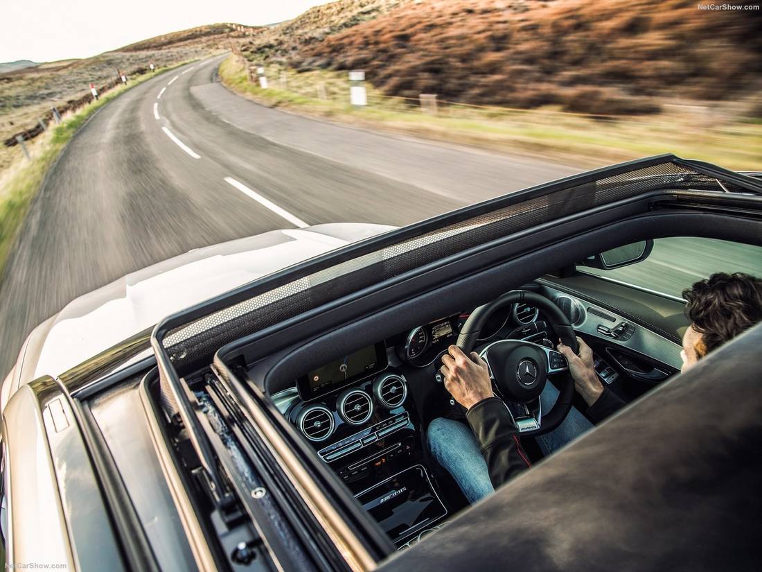 mercedes-benz-c63-amg-sliding-roof