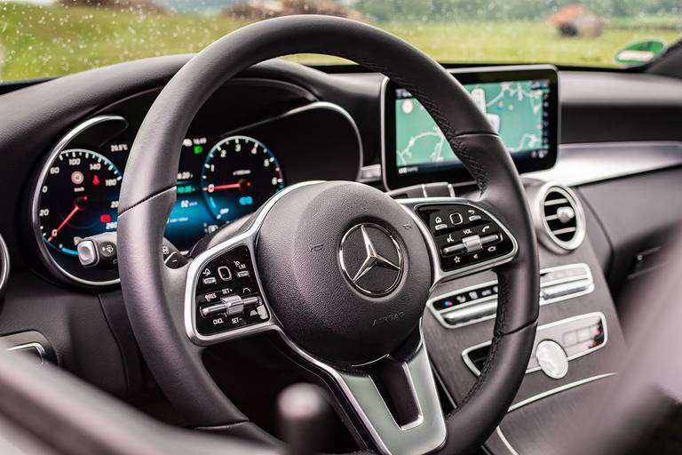 Mercedes-Benz-C300de-Steering