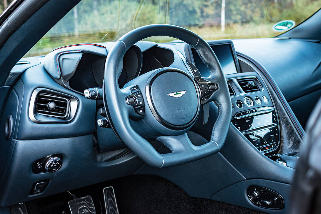 Aston-Martin-DBS-Steering