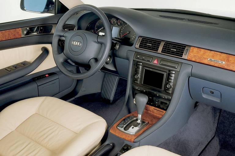 Audi-A6-V8-Avant-Interior