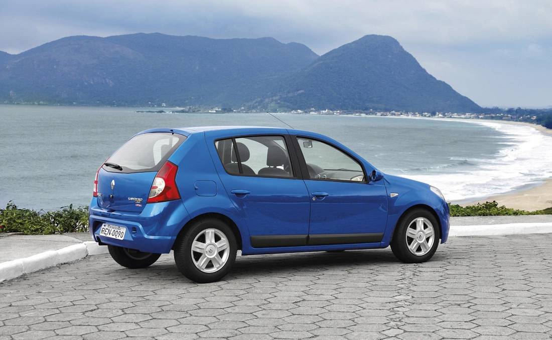 2HXQ6BrhfMRQ75qav36cpg-884480a8894363e9273e426727695be1-renault-sandero-back-1100