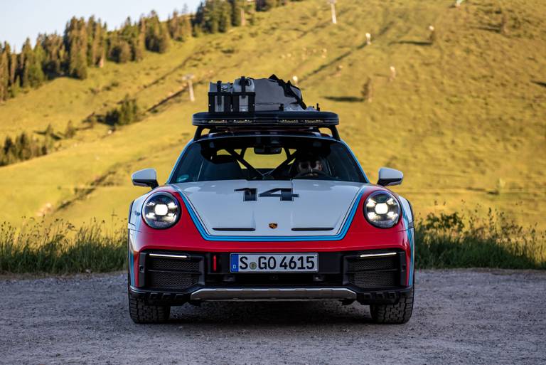  Der Dakar ist unverkennbar ein Porsche 911. Aauch wenn ihn ein Dachkorb und ein starker Unterfahrschutz zieren.