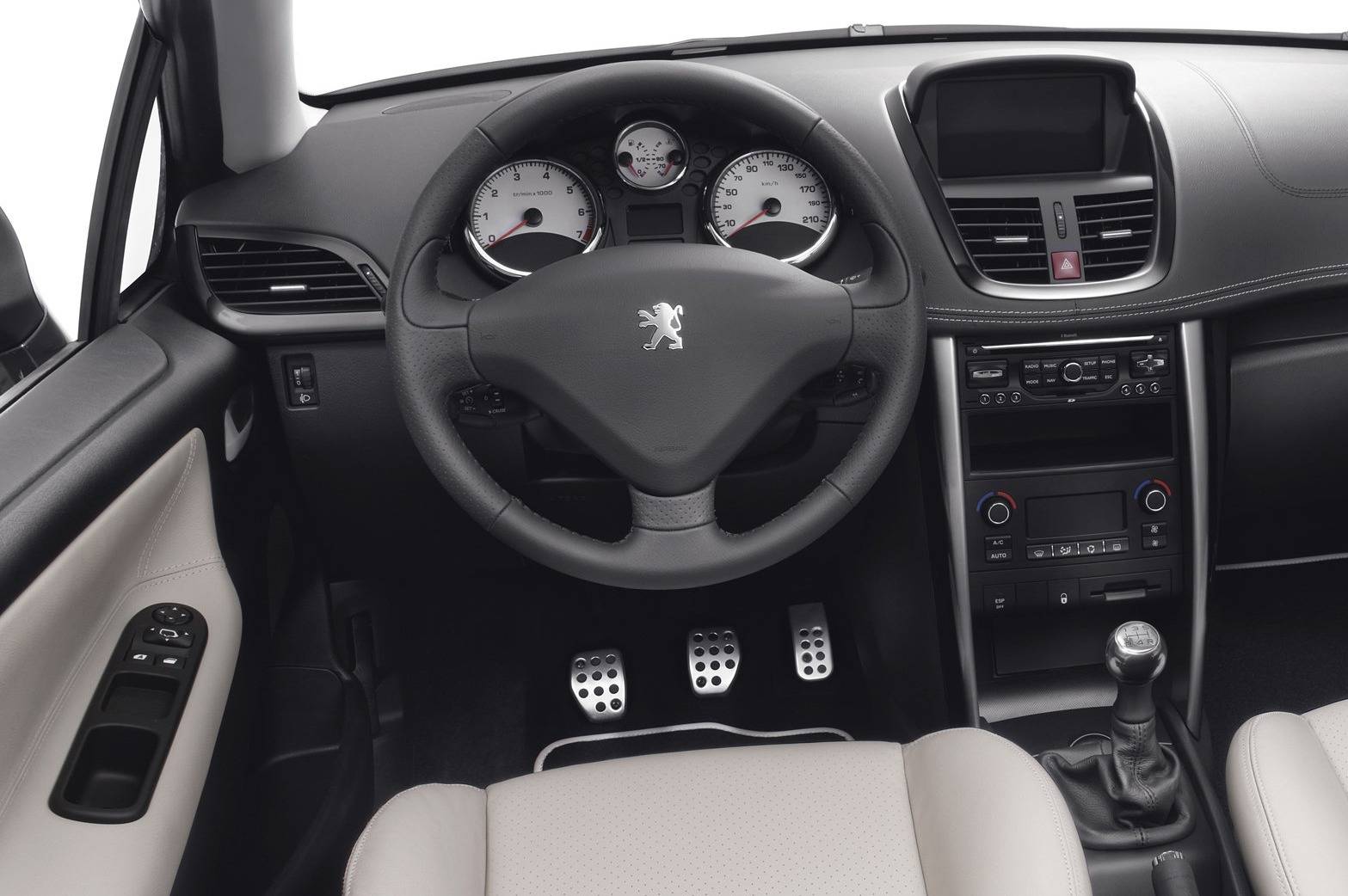 peugeot-207-cc-interior