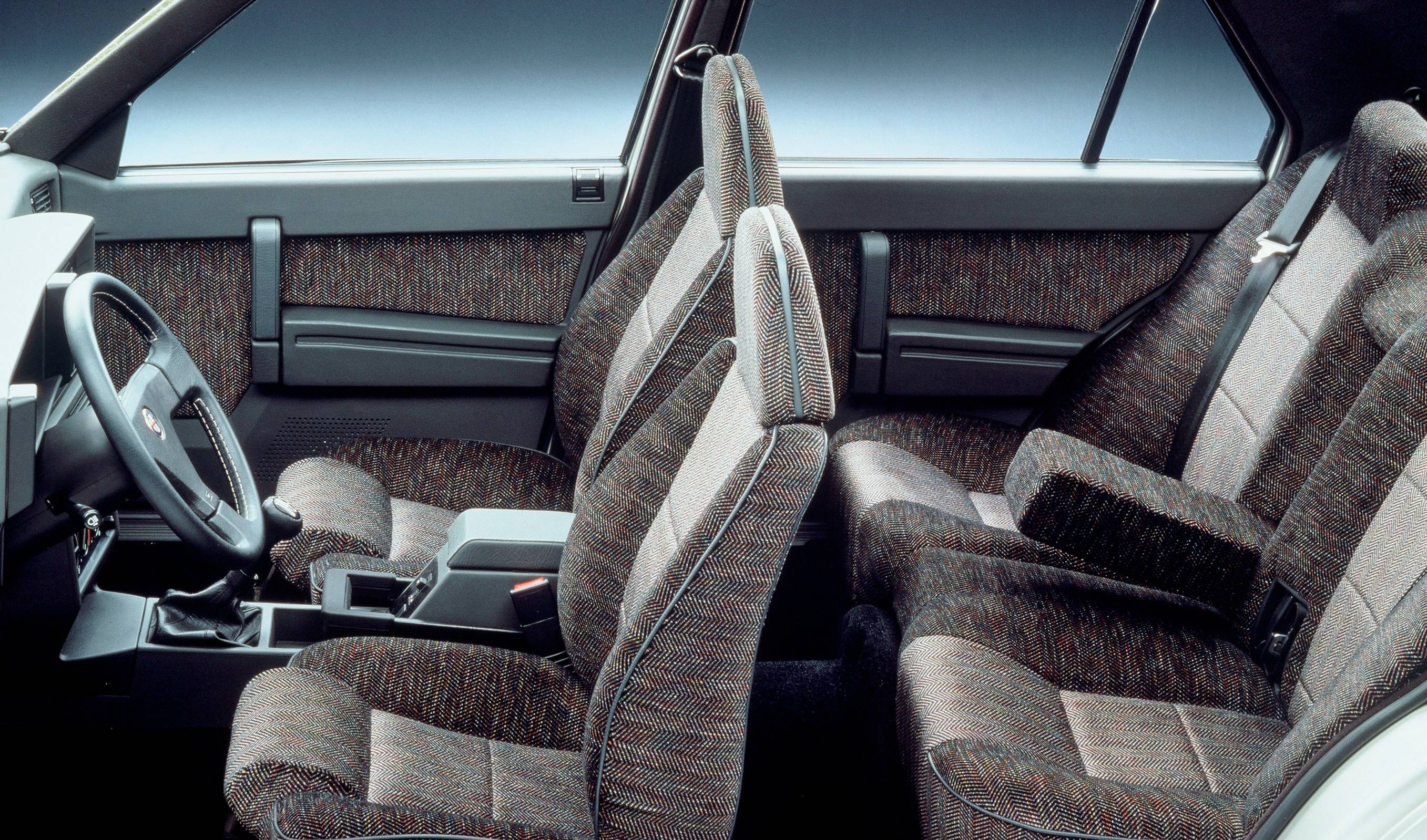 alfa-romeo-75-seats