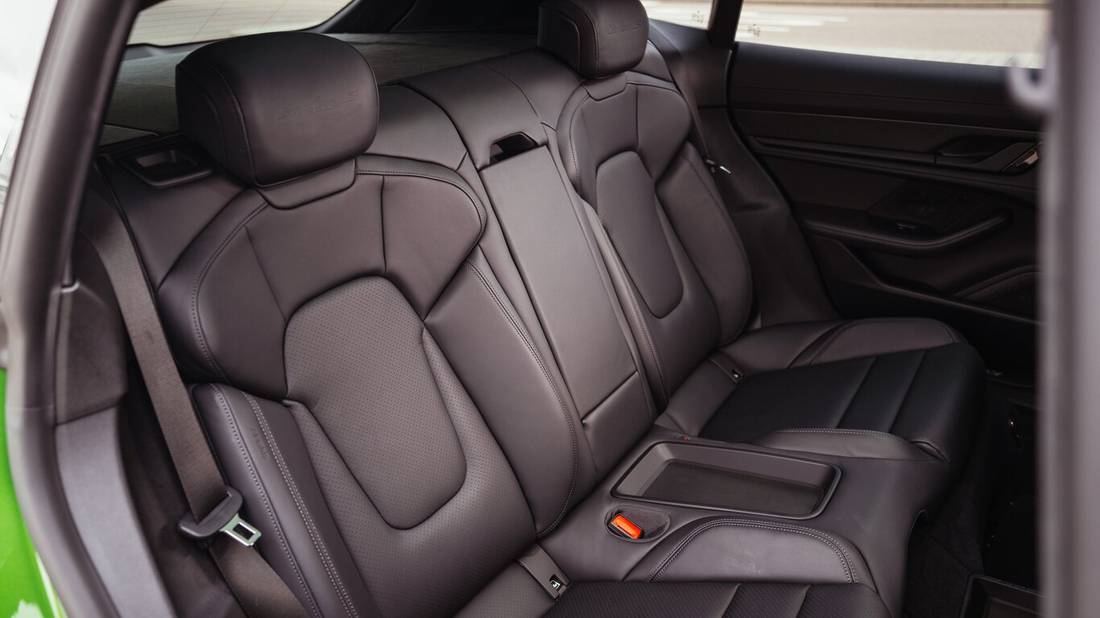 porsche-taycan-cross-turismo-seats