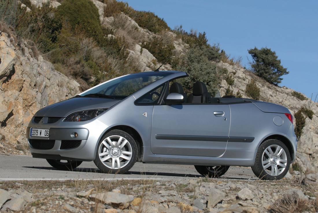 mitsubishi-colt-czc-gray-side