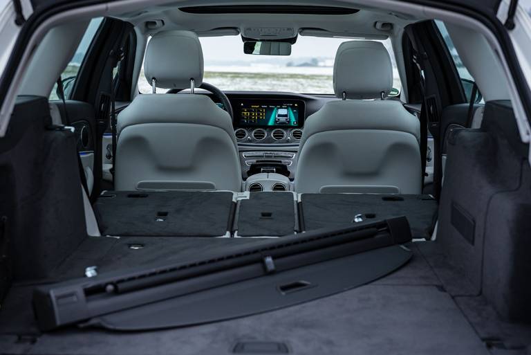 Mercedes-Benz-E-400-d-All-Terrain-Trunk