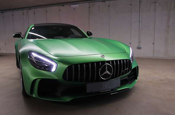 Mercedes-Benz AMG GT R 