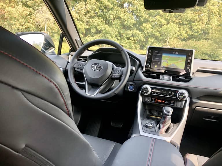 Toyota RAV4 Plug-in Hybrid PHEV 2020 Int Cockpit