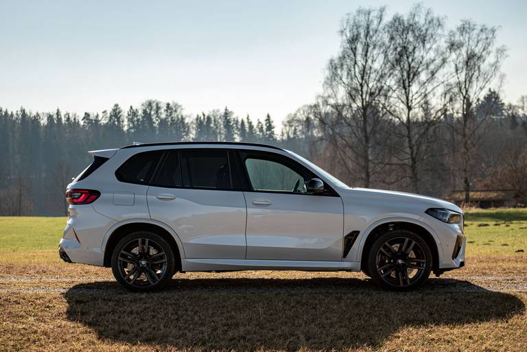 BMW-X5-M-2023-Side