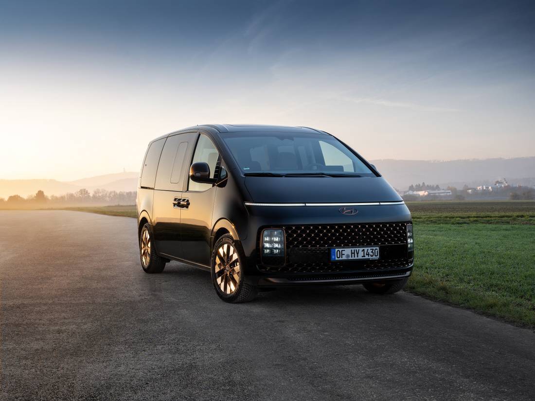 7zTggDzAnsqMaMJLUXr8M1-bdea2c15f1c557bc85497f03dda4d70e-Hyundai_Staria_Front-1100