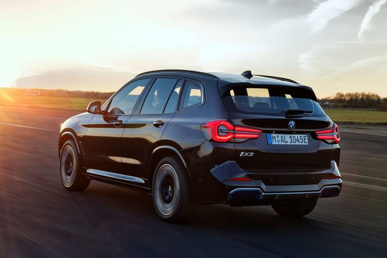 BMW-iX3-2022-Rear