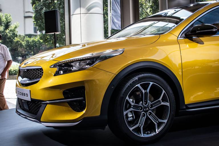 Kia-XCeed-Front-Yellow