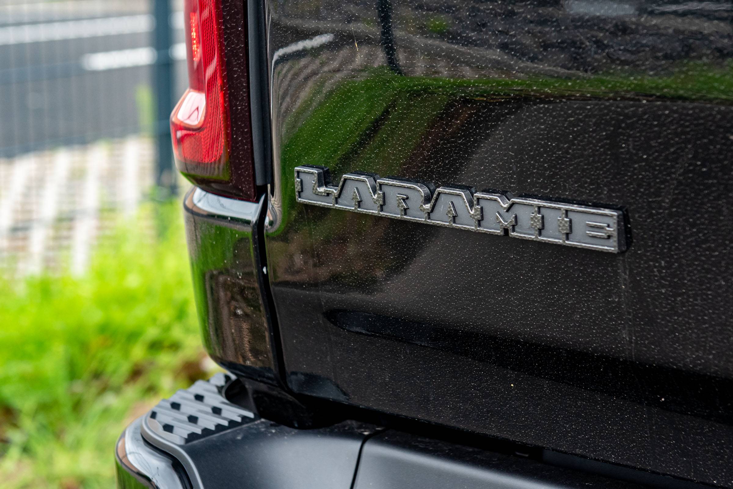 RAM 1500 2025 - Laramie Schriftzug