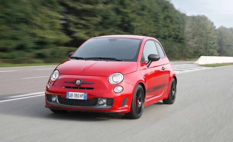  Abarth 595 Competizione (2015): Rassige, feuerrote Sportversion der kleinen Knutschkugel Fiat 500.