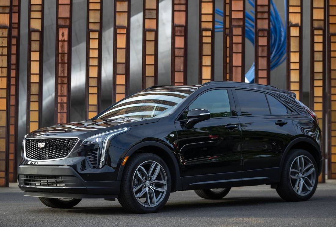 cadillac-xt4-black-front