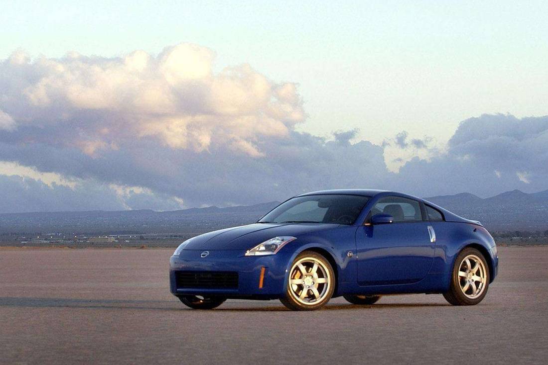 nissan-350z-blue-front