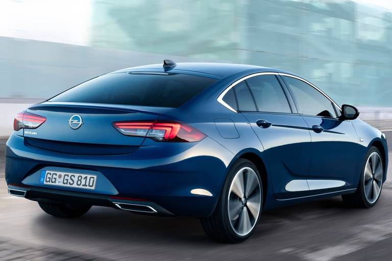 Opel-Insignia-2020-rear