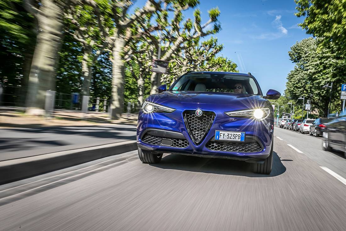 Alfa-Romeo-Stelvio-2022-Hero