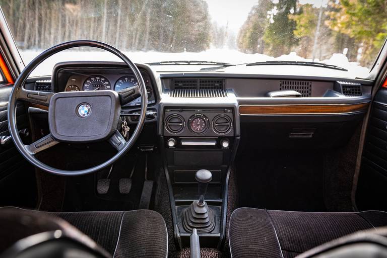 BMW-525-E12-Inka-Interieur