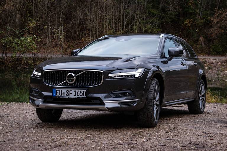 Volvo-V90-Cross-Country-Front-Side