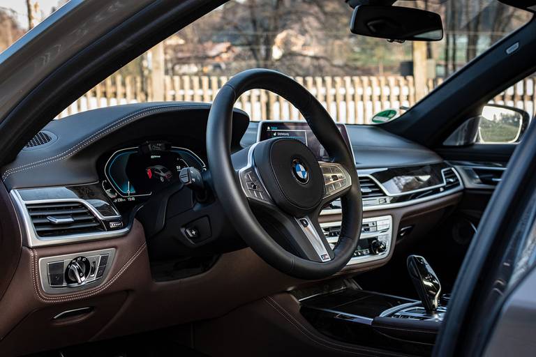 BMW-745e-Interieur-Steering