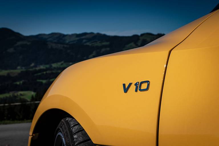 Audi-R8-Front-V10