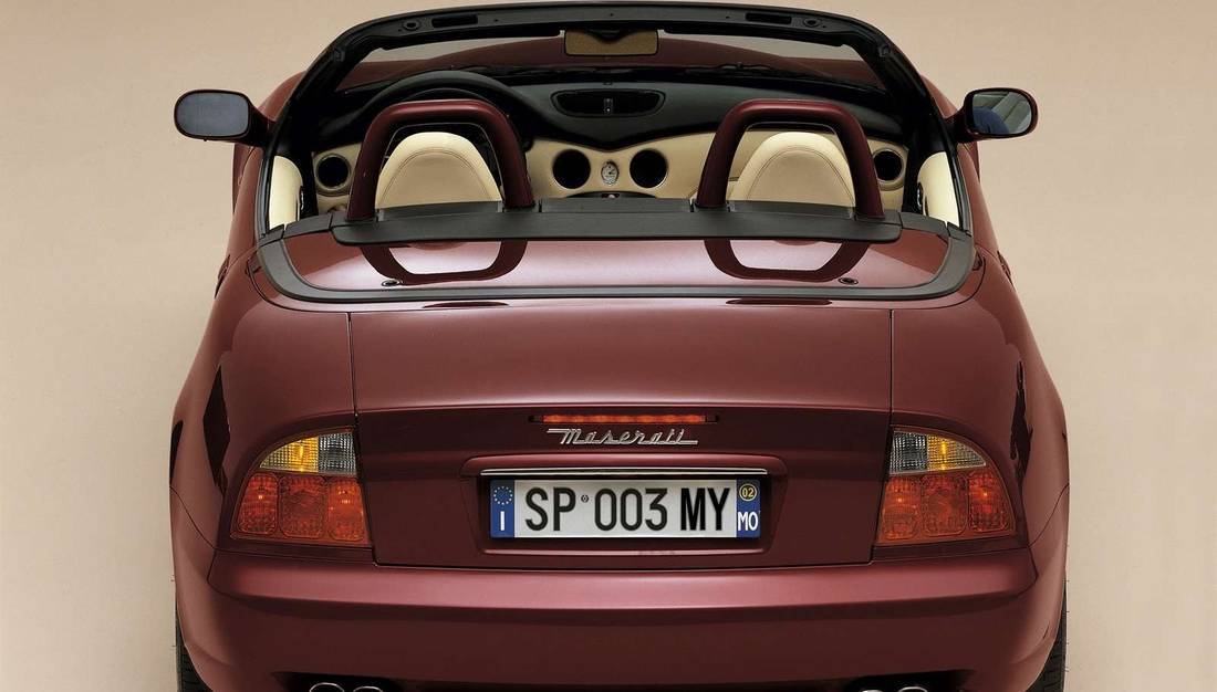 2ddIJLt3oedGiRD7wsoPHL-4f0a26345d1b8ac9ae06b35749eb8856-maserati-spyder-back-1100