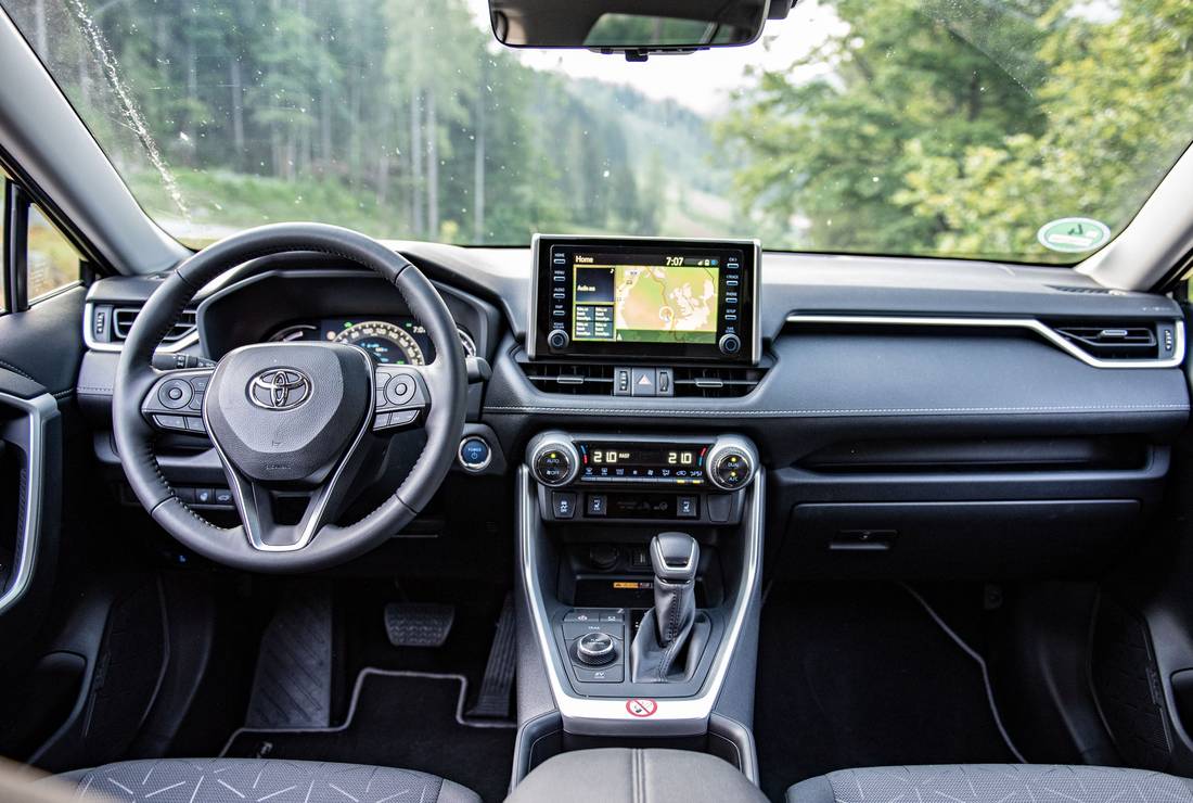 toyota-rav-4-interior