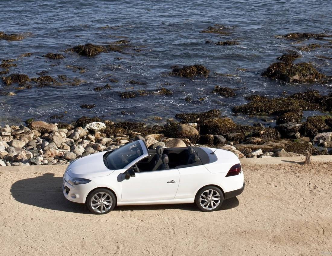 renault-megane-cabrio-iii-white-side