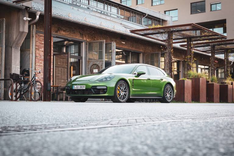 Porsche-Panamera-GTS-Sport-Turismo-front