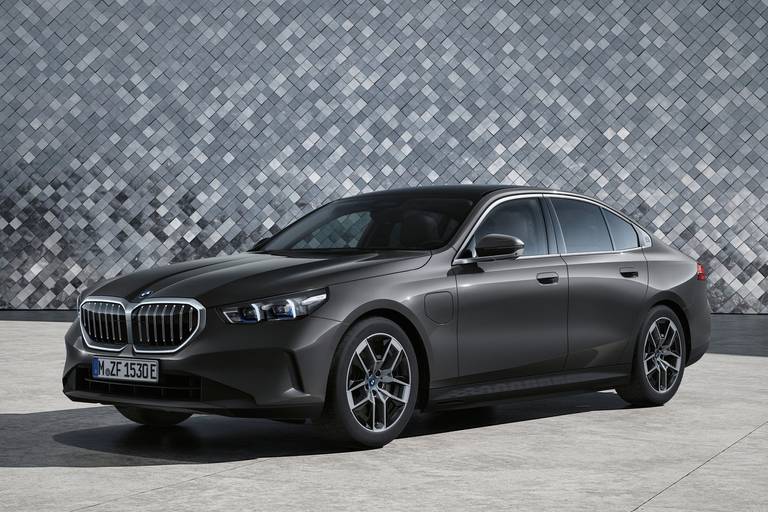  Günstig war ein BMW nie - so auch die neue 5er Limousine nicht. Sie startet im Oktober ab 57.550 Euro.