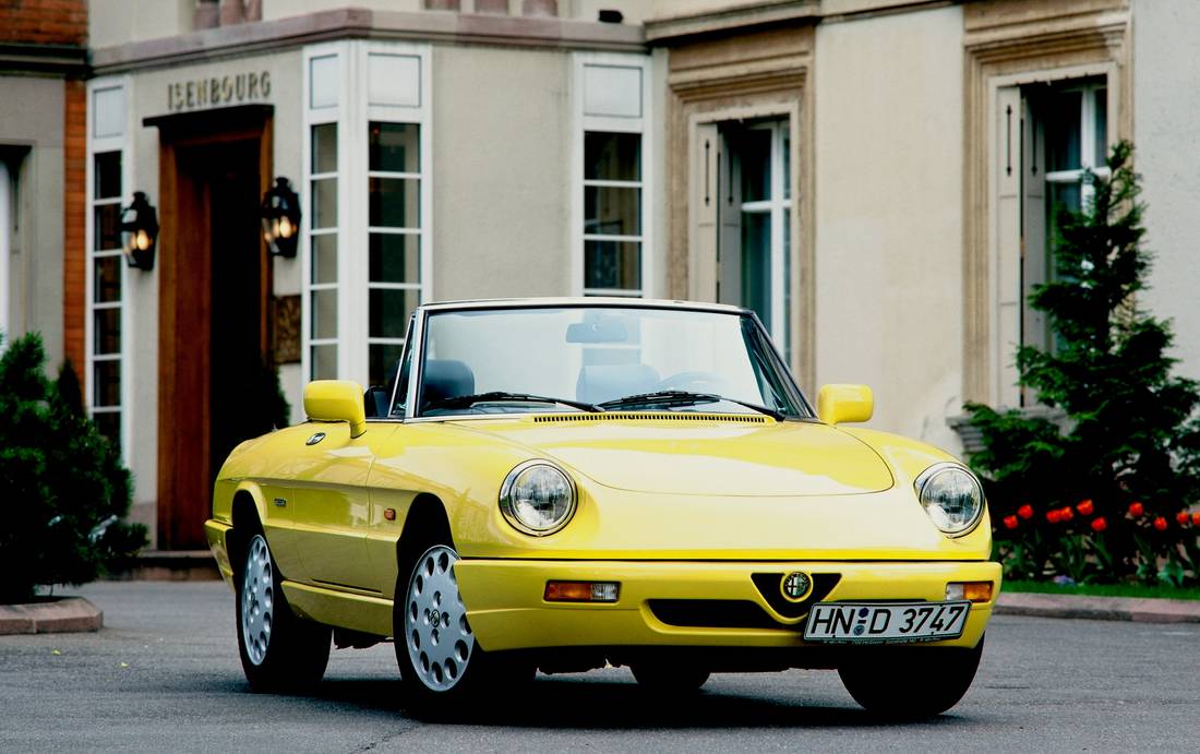 alfa-romeo-spider-classic-front