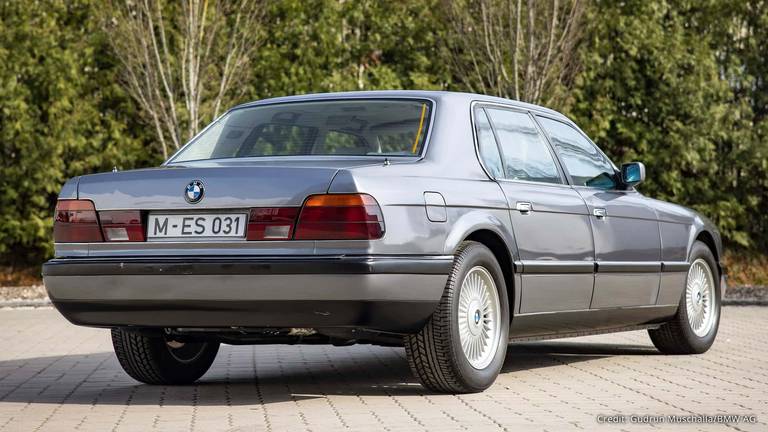 bmw-750il-v16-goldfisch-1990-heck