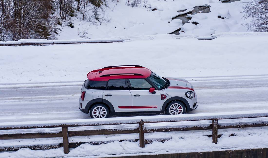 2oBFCo0tRC56sQ2z195P8d-102cca1bc949943fb9f85e2d587fda2e-mini-john-cooper-works-countryman-side-1100