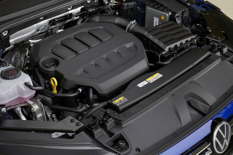 VW-Arteon-Shooting-Brake-2020-R-Engine