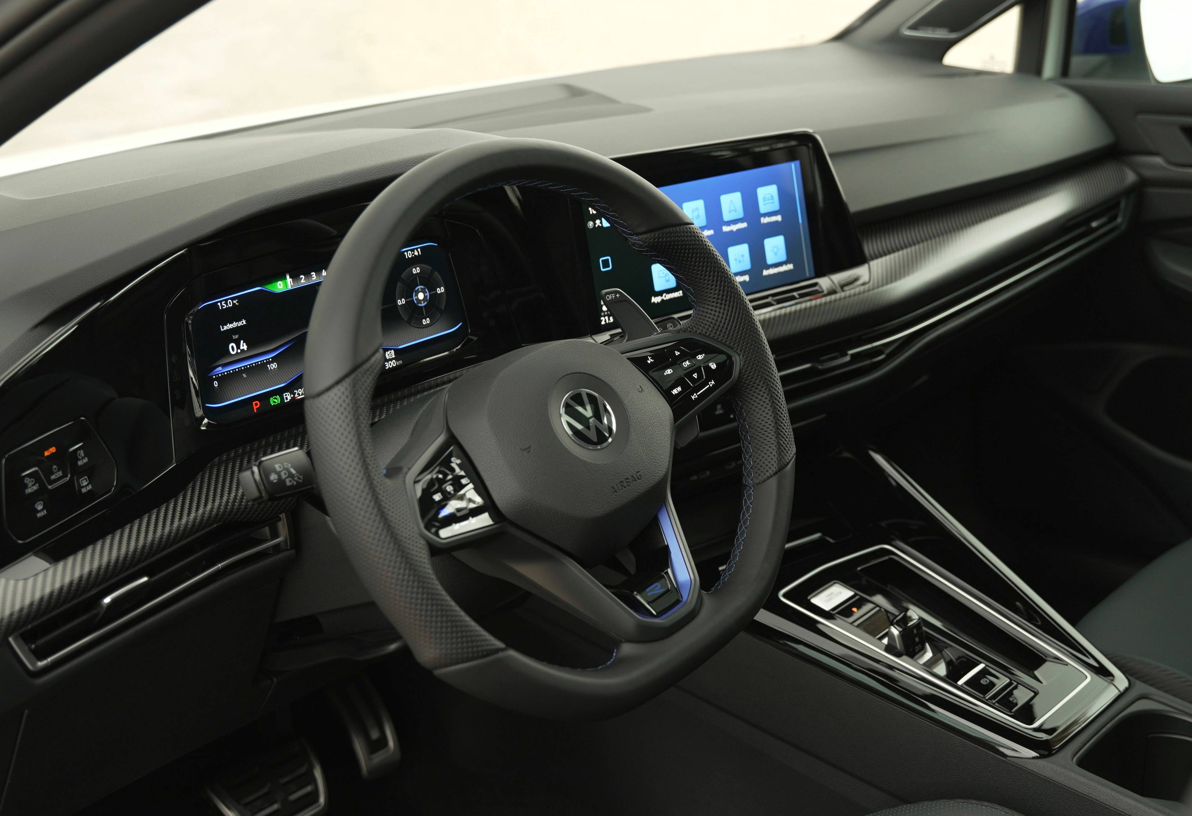 vw-golf-r-variant-interior