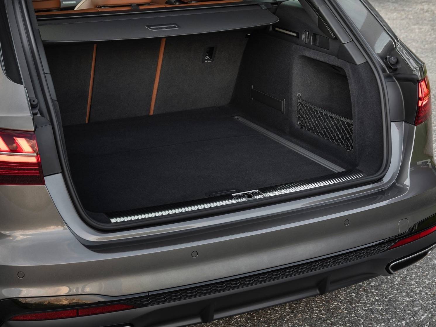 Audi-A4-Avant-Trunk