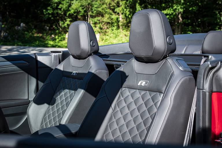 Volkswagen-T-Roc-Cabrio-2020-Seats