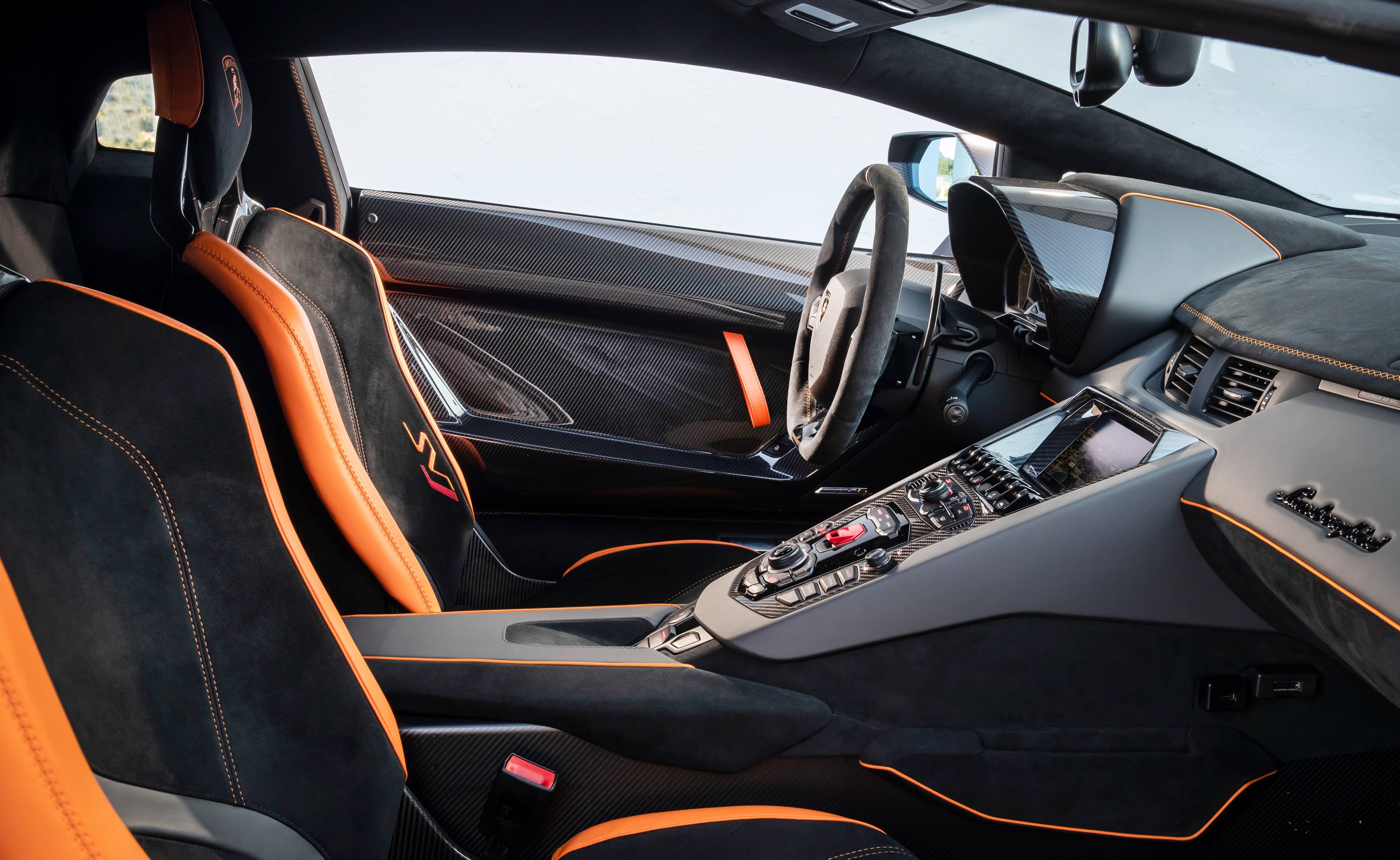 lamborghini-aventador-svj-seats