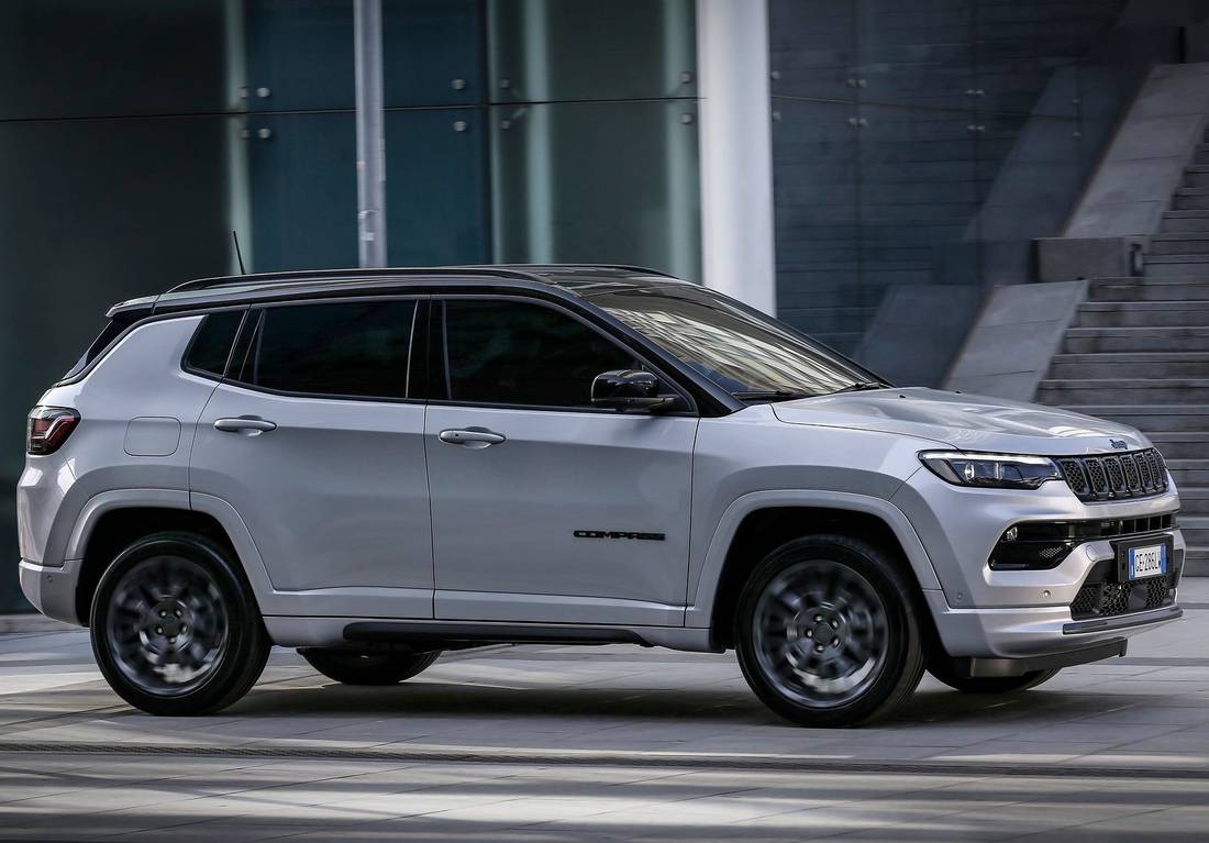 jeep-compass-2022-side