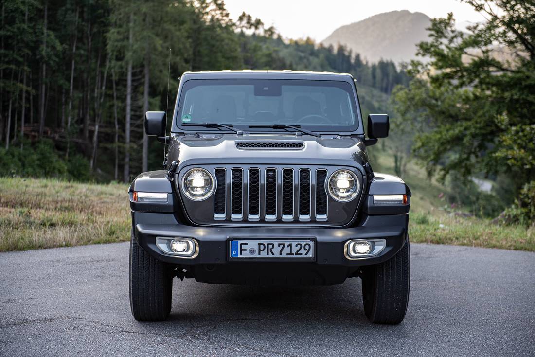 Jeep-Gladiator-Front